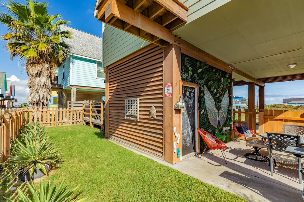 207 Sandpebble Place Surfside Beach, TX 77541