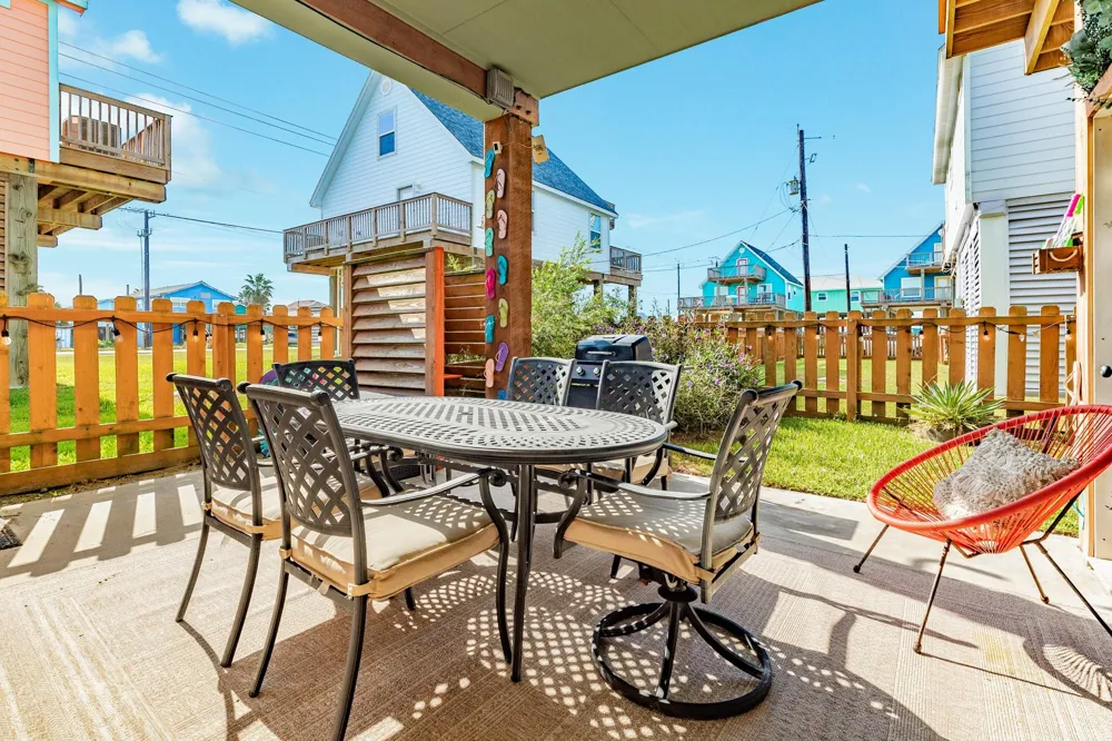 207 Sandpebble Place Surfside Beach, TX 77541