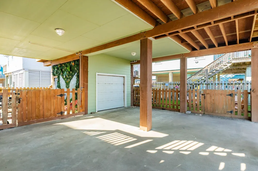 207 Sandpebble Place Surfside Beach, TX 77541