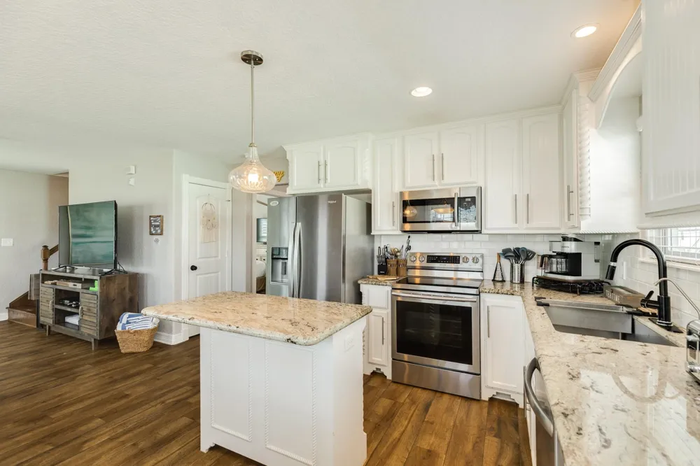 207 Sandpebble Place Surfside Beach, TX 77541