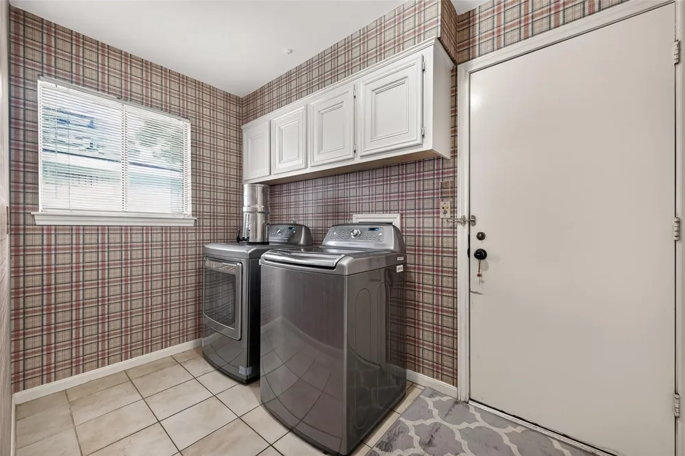 2714 Fairway Drive Sugar Land, TX 77478