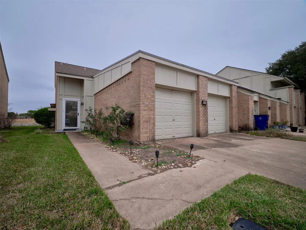 1817 Veranda Drive West Columbia, TX 77486