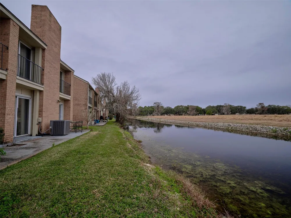 1817 Veranda Drive West Columbia, TX 77486