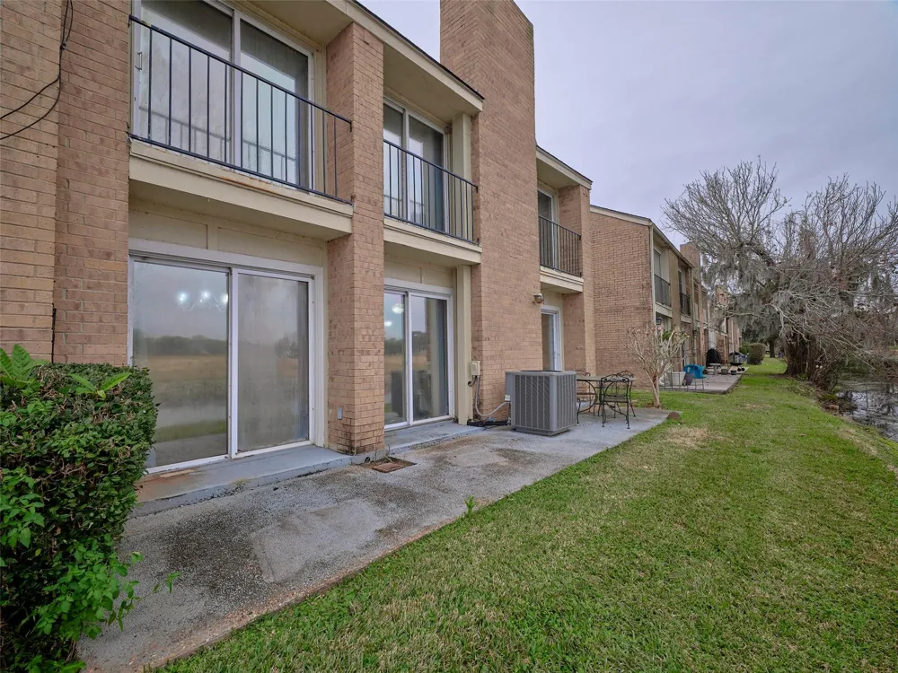 1817 Veranda Drive West Columbia, TX 77486