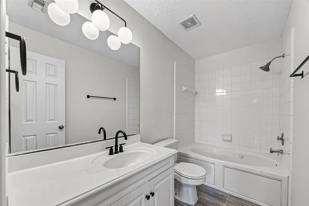 2034 Glencove Drive Seabrook, TX 77586