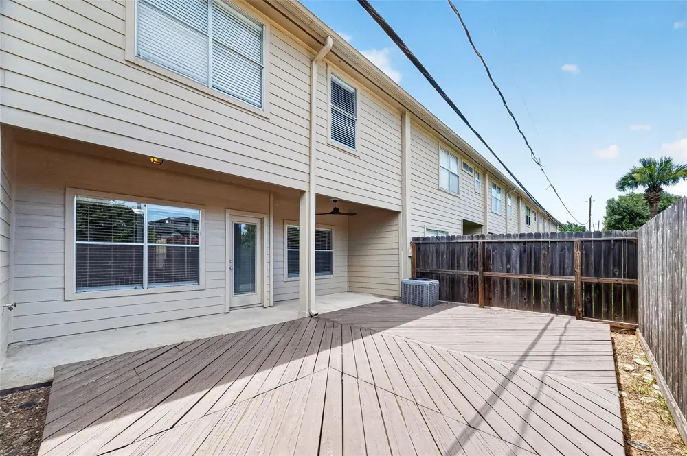2034 Glencove Drive Seabrook, TX 77586