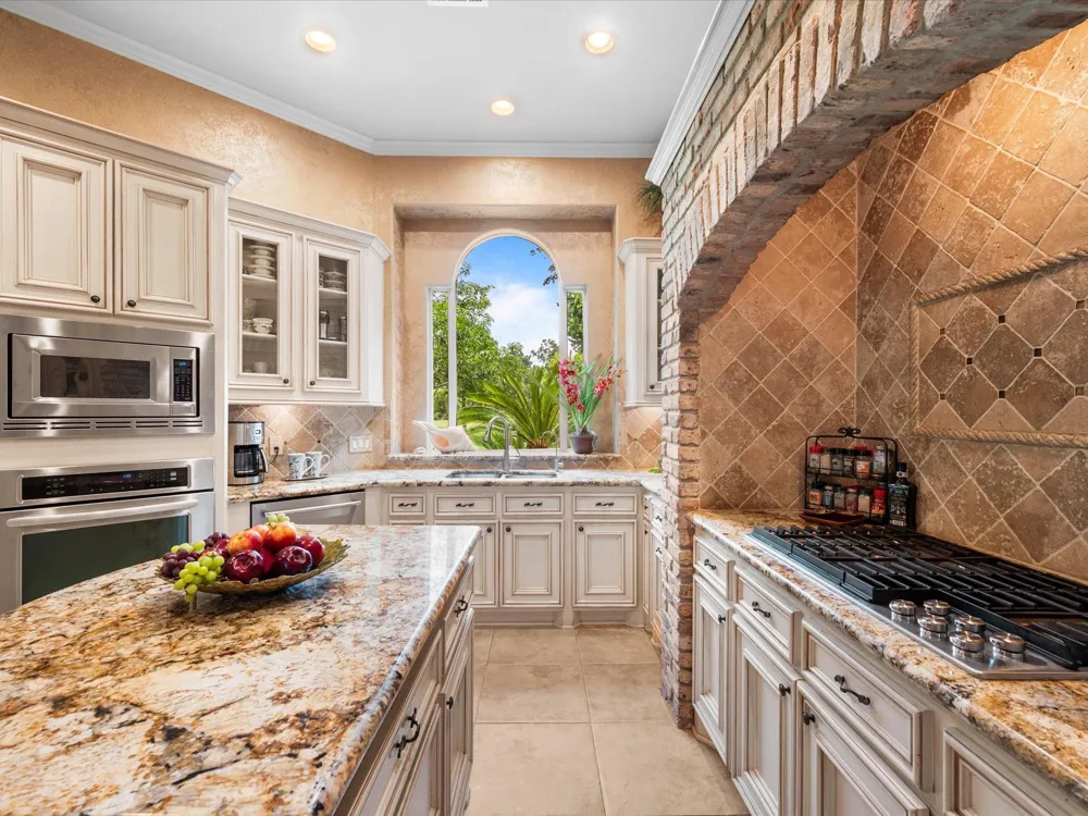 2750 Southern Oaks Drive Houston, TX 77068