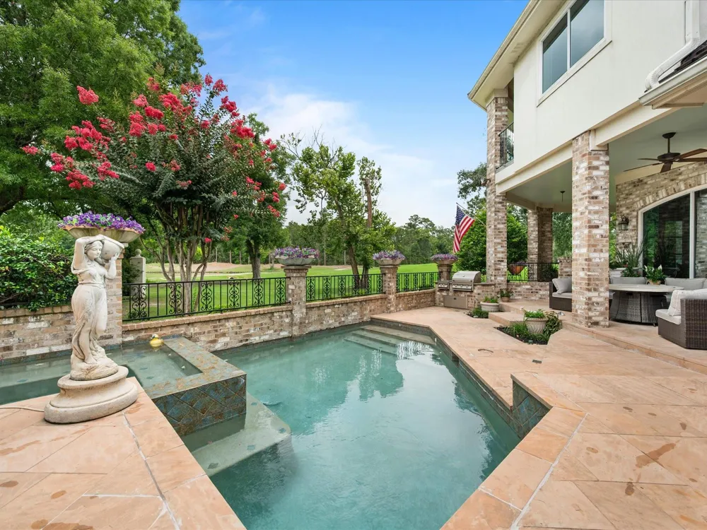 2750 Southern Oaks Drive Houston, TX 77068