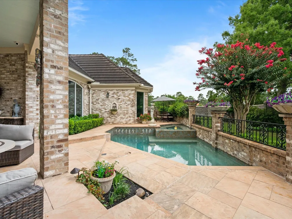 2750 Southern Oaks Drive Houston, TX 77068