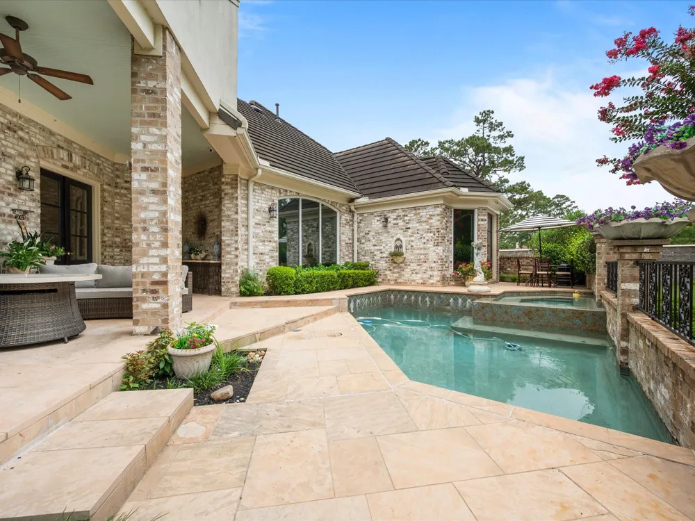 2750 Southern Oaks Drive Houston, TX 77068
