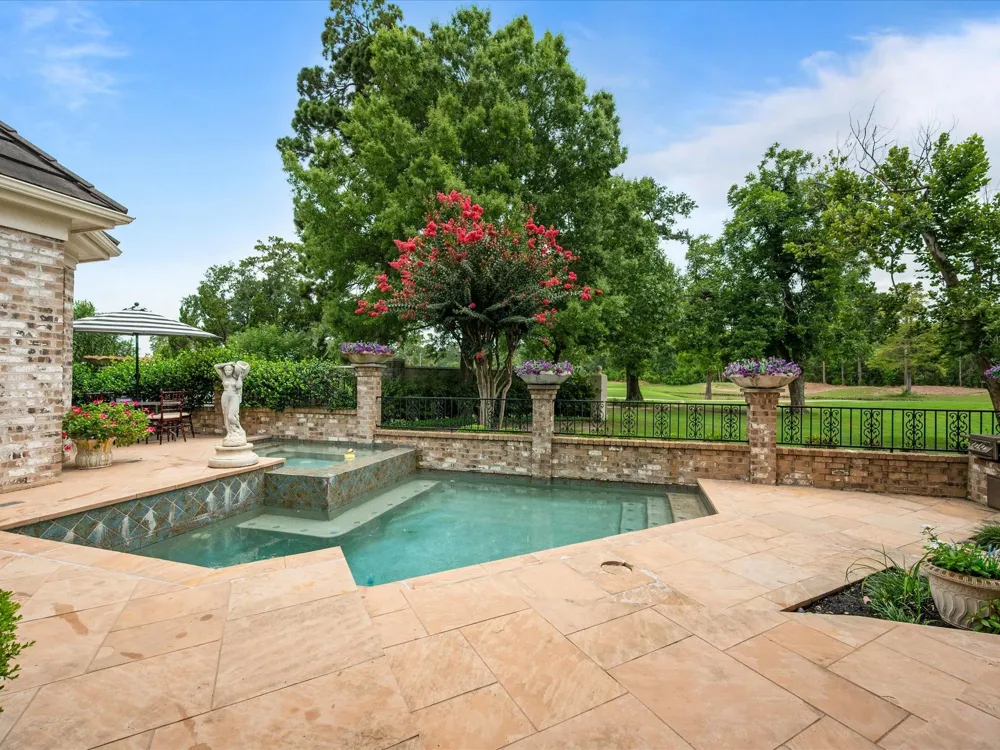 2750 Southern Oaks Drive Houston, TX 77068