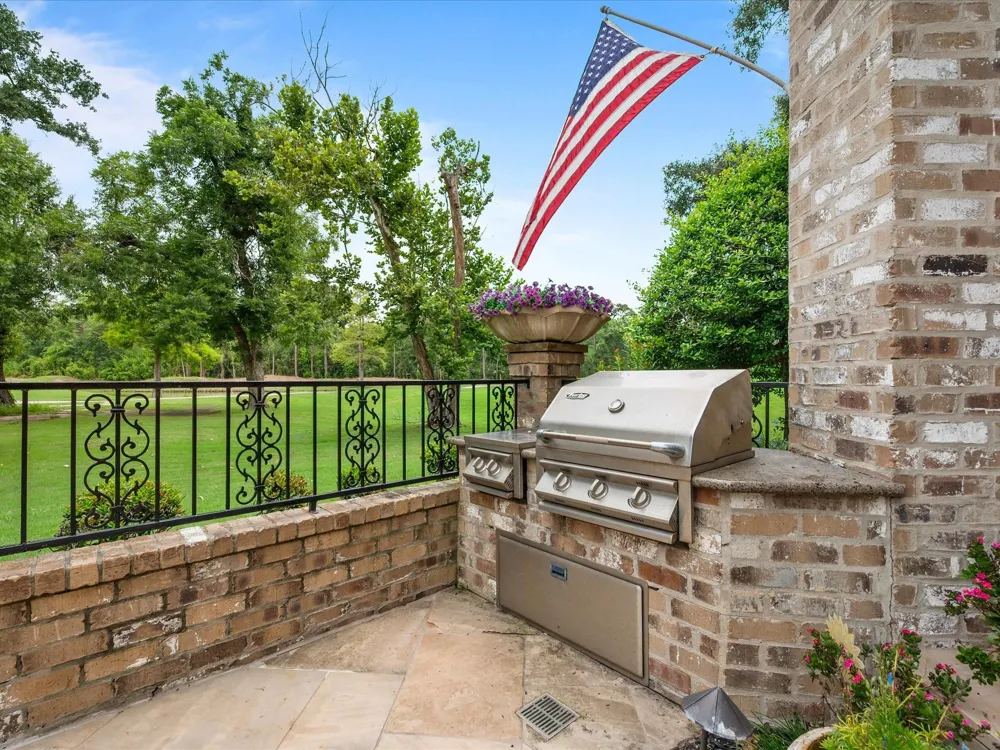2750 Southern Oaks Drive Houston, TX 77068