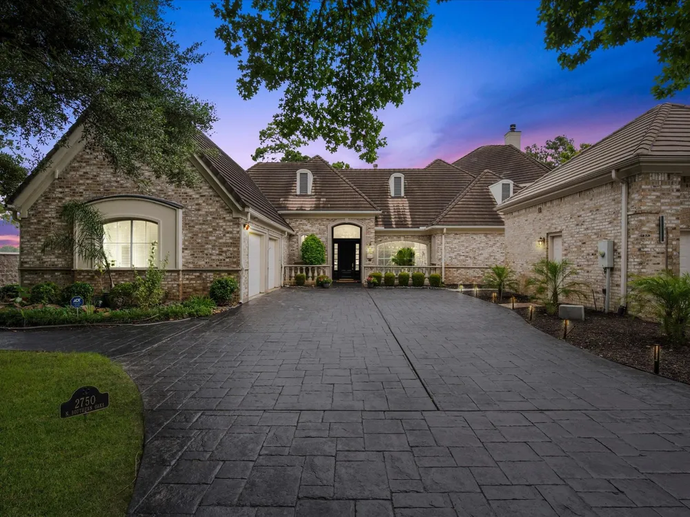 2750 Southern Oaks Drive Houston, TX 77068