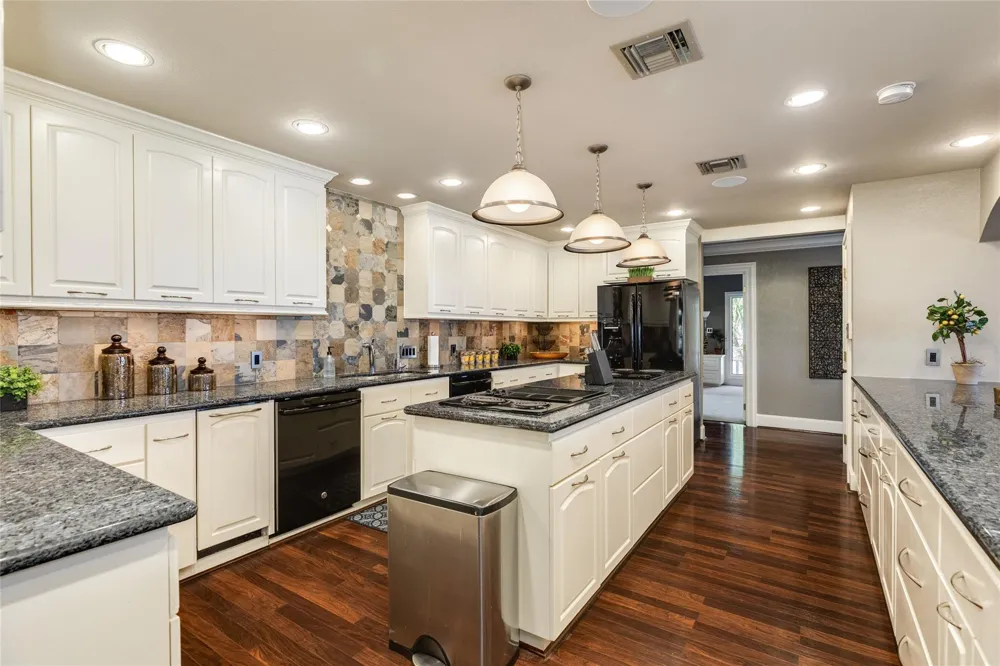 4107 W Bayside Way Jamaica Beach, TX 77554