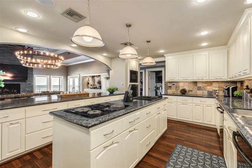 4107 W Bayside Way Jamaica Beach, TX 77554