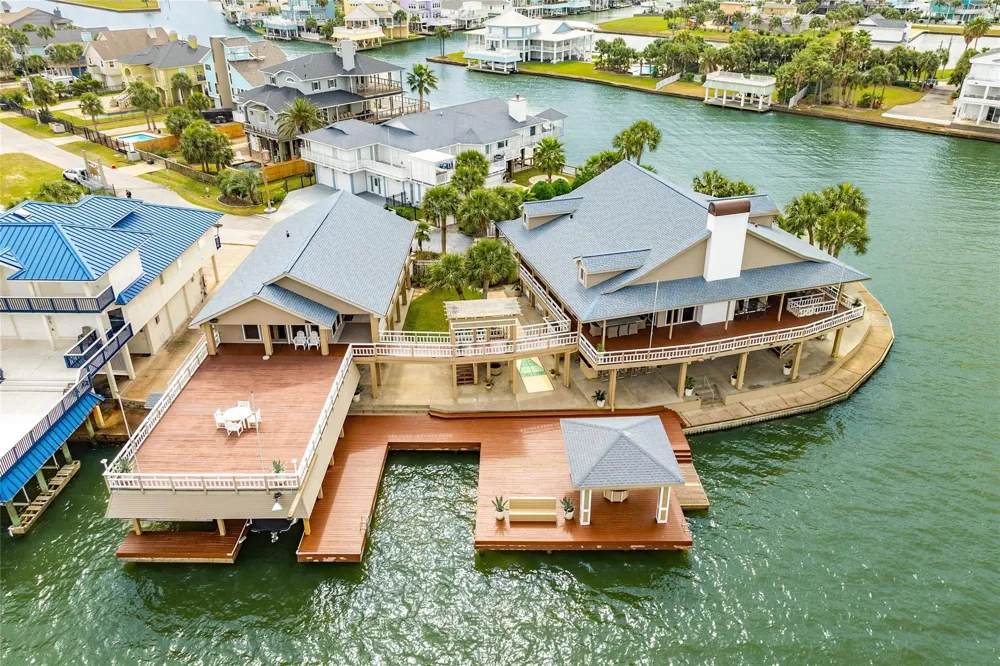 4107 W Bayside Way Jamaica Beach, TX 77554