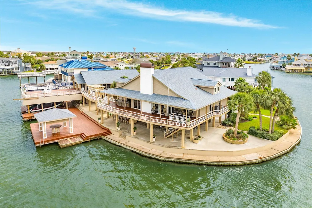 4107 W Bayside Way Jamaica Beach, TX 77554