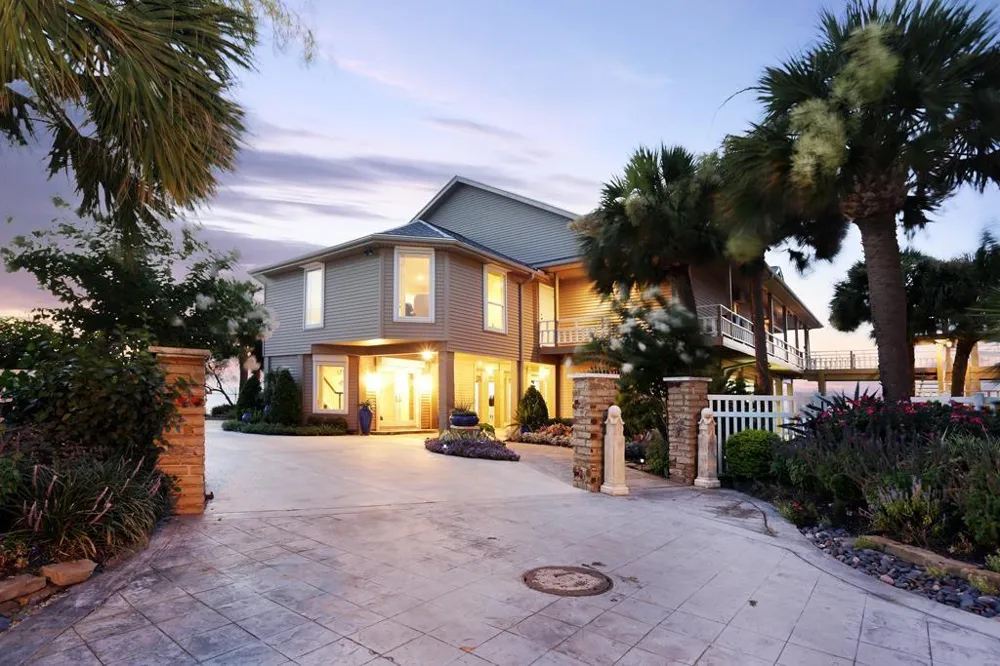 4107 W Bayside Way Jamaica Beach, TX 77554