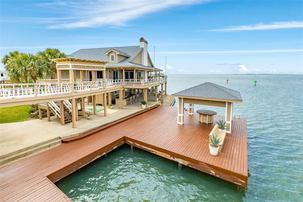 4107 W Bayside Way Jamaica Beach, TX 77554