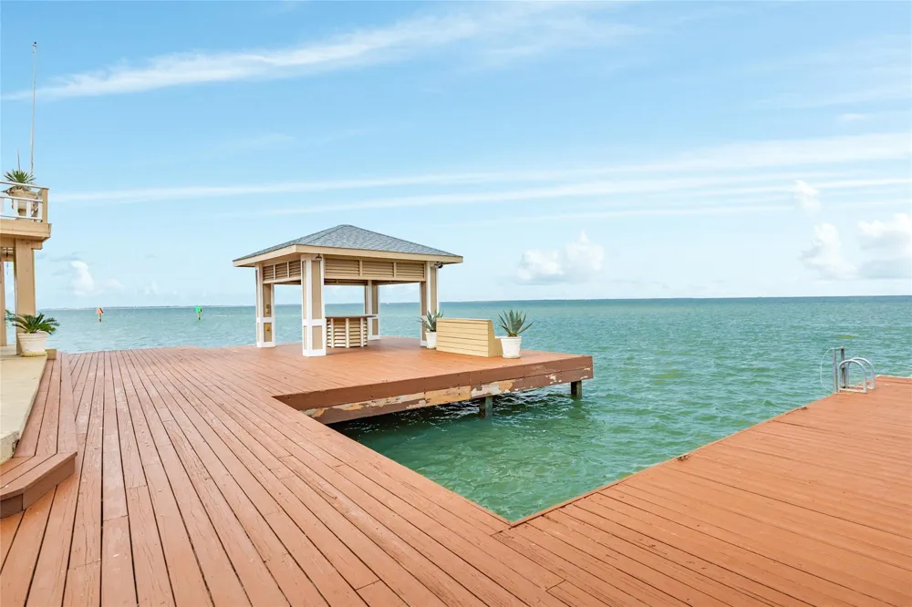 4107 W Bayside Way Jamaica Beach, TX 77554