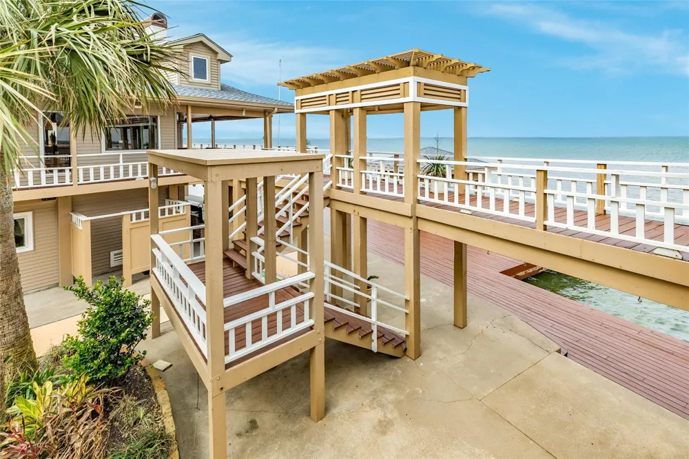 4107 W Bayside Way Jamaica Beach, TX 77554