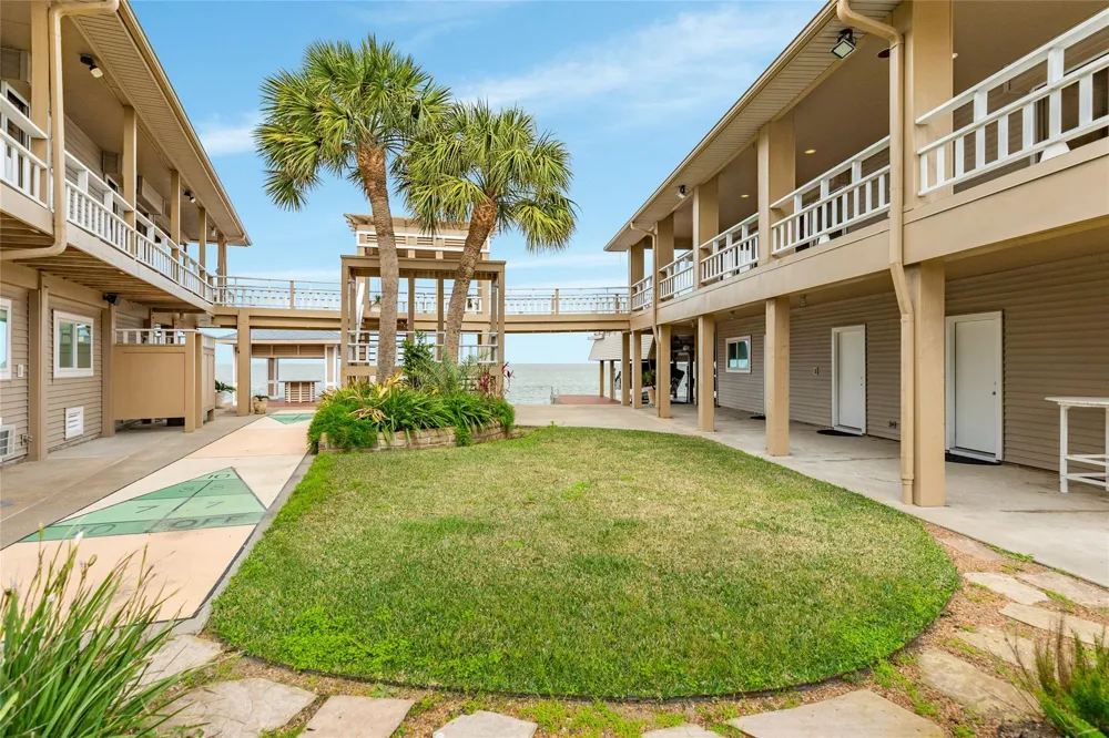 4107 W Bayside Way Jamaica Beach, TX 77554