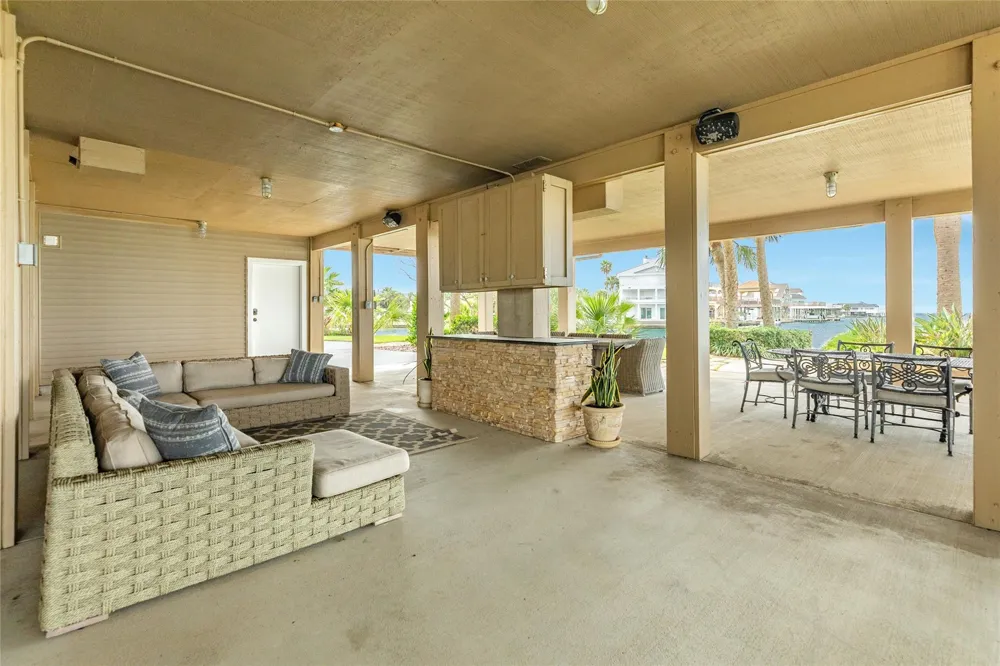 4107 W Bayside Way Jamaica Beach, TX 77554