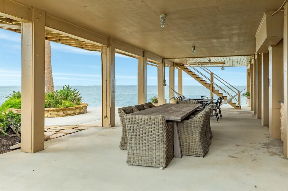 4107 W Bayside Way Jamaica Beach, TX 77554