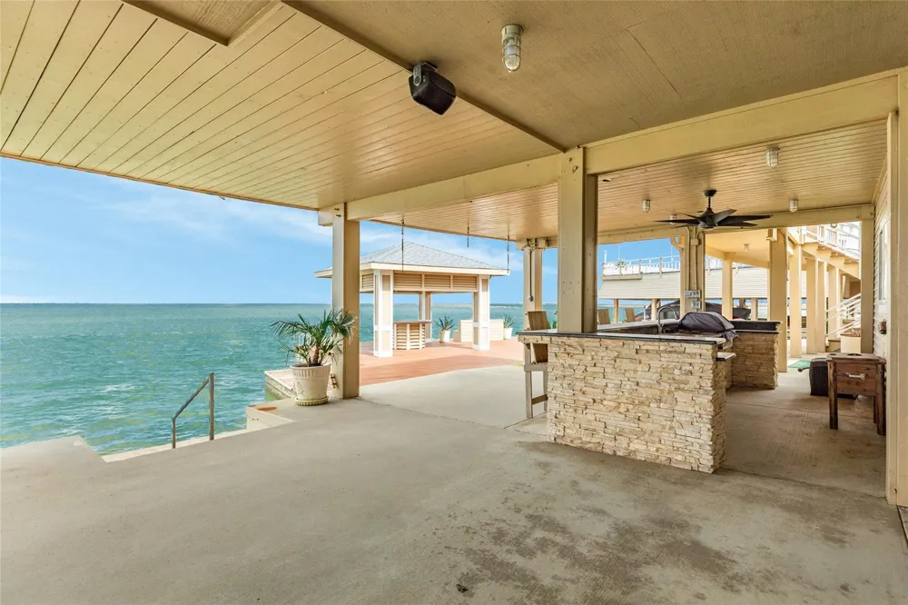 4107 W Bayside Way Jamaica Beach, TX 77554