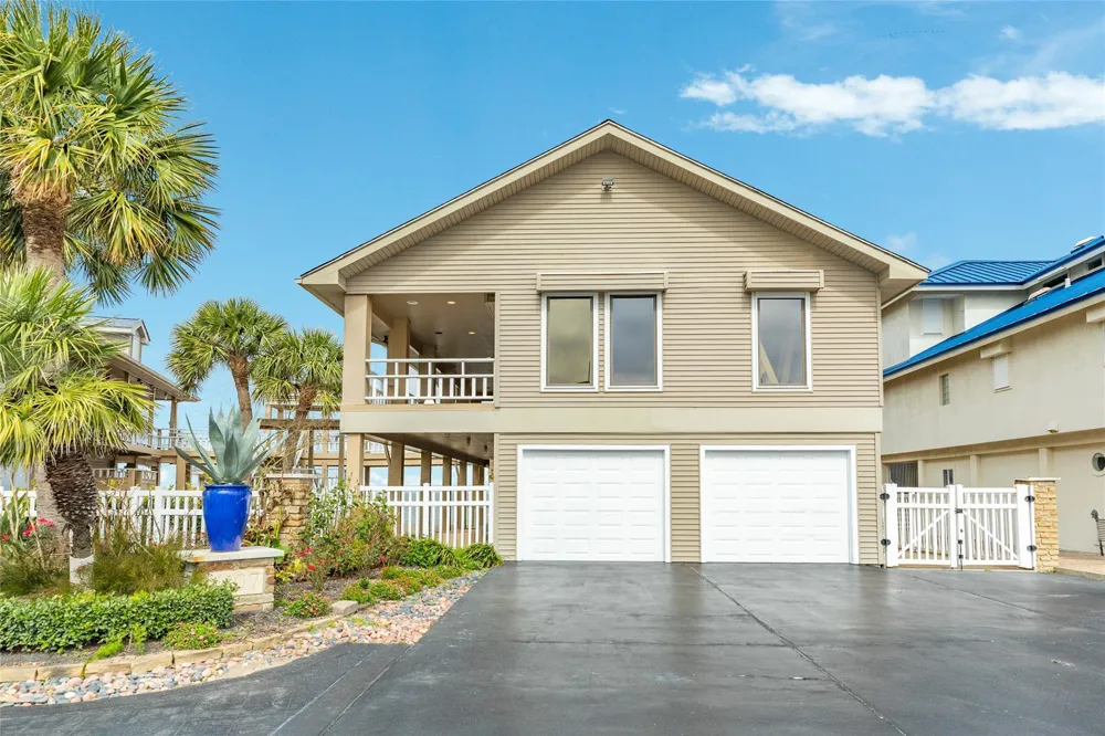 4107 W Bayside Way Jamaica Beach, TX 77554