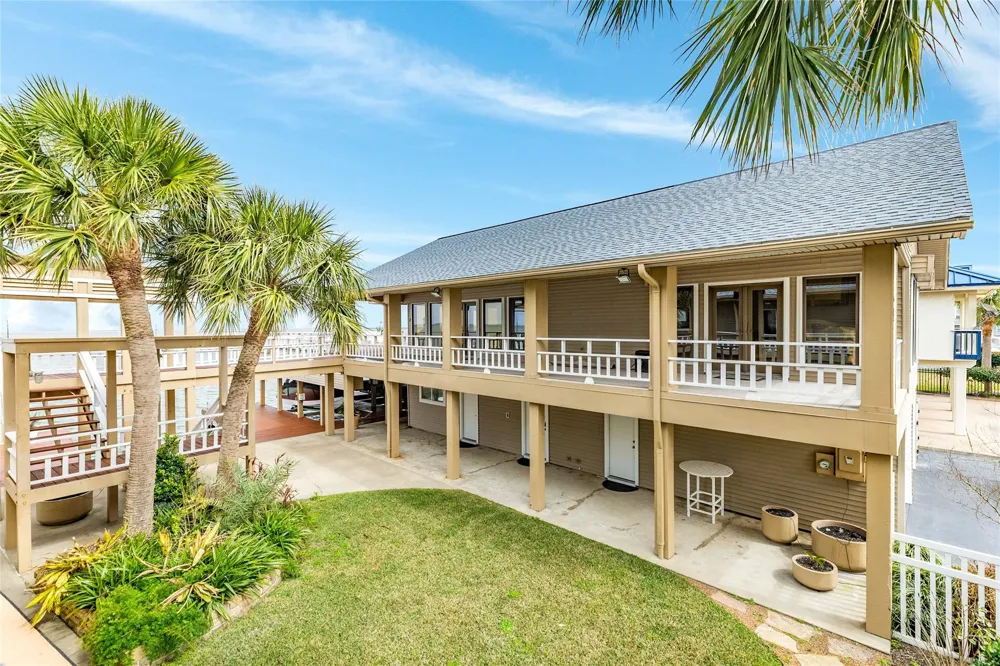 4107 W Bayside Way Jamaica Beach, TX 77554