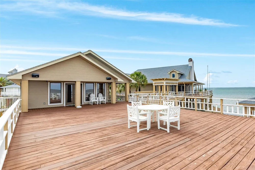 4107 W Bayside Way Jamaica Beach, TX 77554