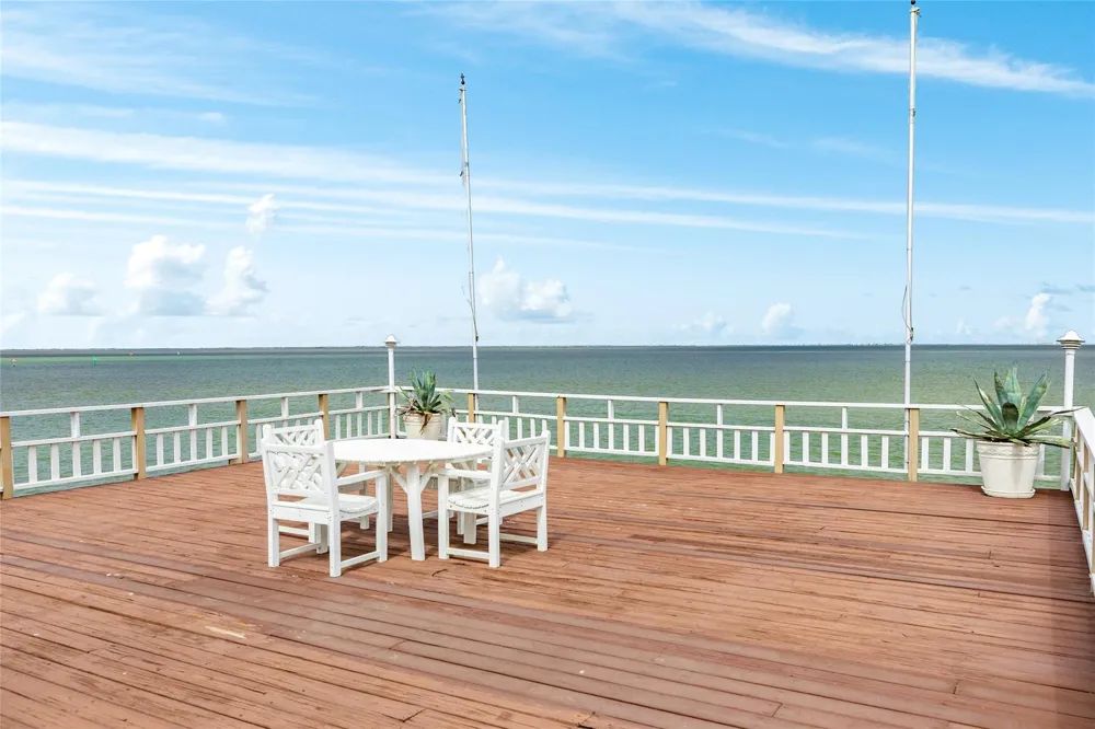 4107 W Bayside Way Jamaica Beach, TX 77554