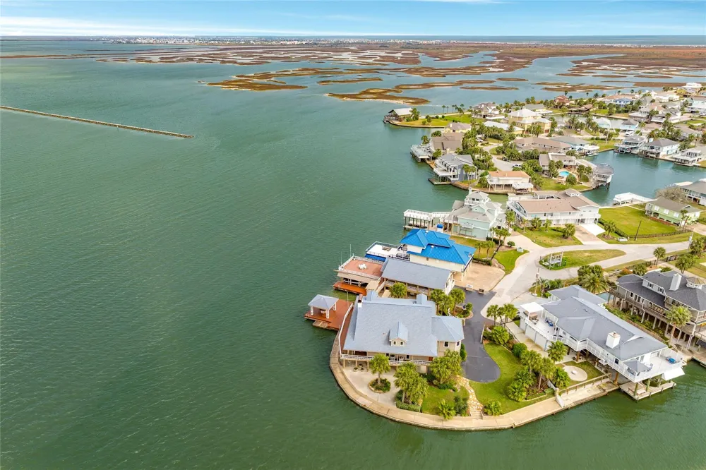 4107 W Bayside Way Jamaica Beach, TX 77554