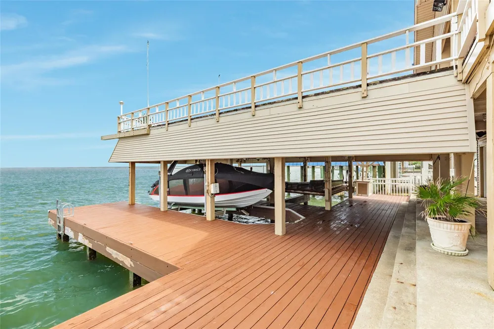 4107 W Bayside Way Jamaica Beach, TX 77554
