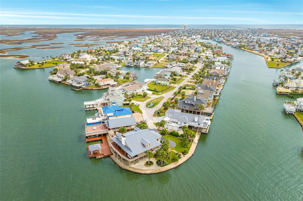 4107 W Bayside Way Jamaica Beach, TX 77554