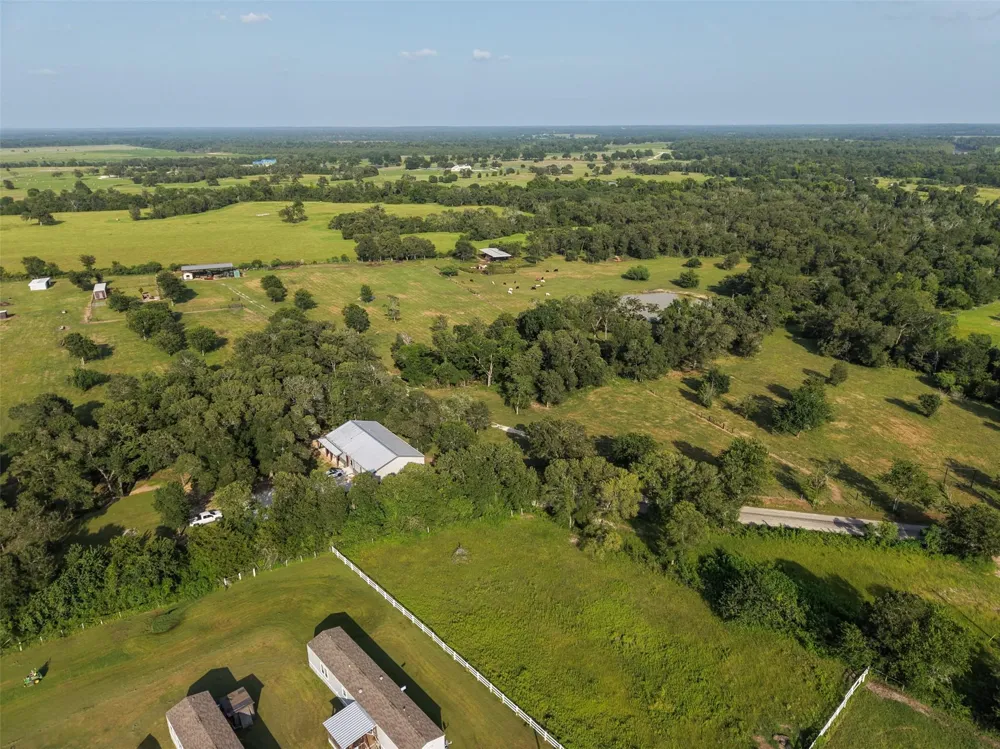 4140 Brown College Lane Washington, TX 77880