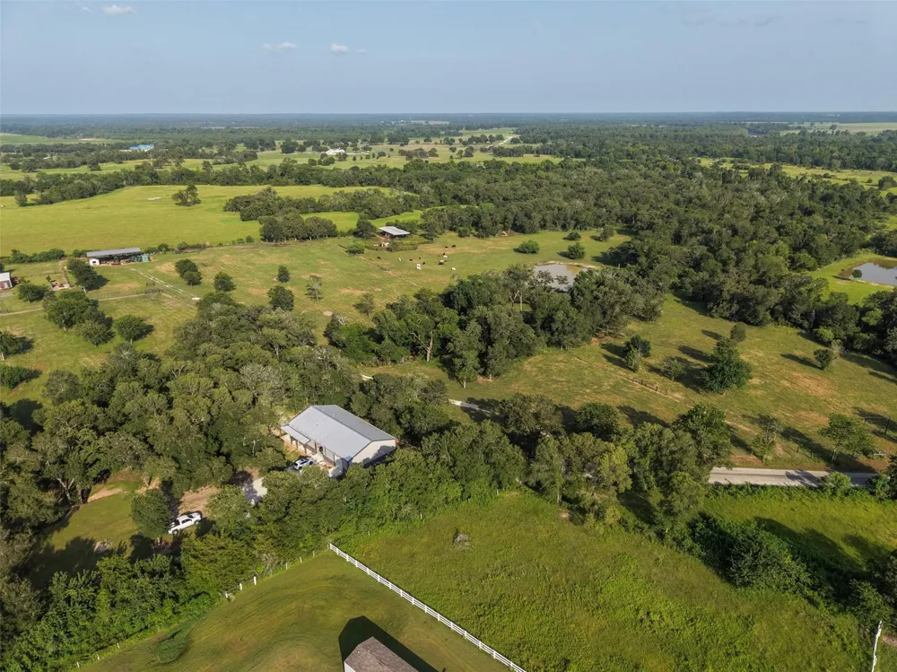4140 Brown College Lane Washington, TX 77880