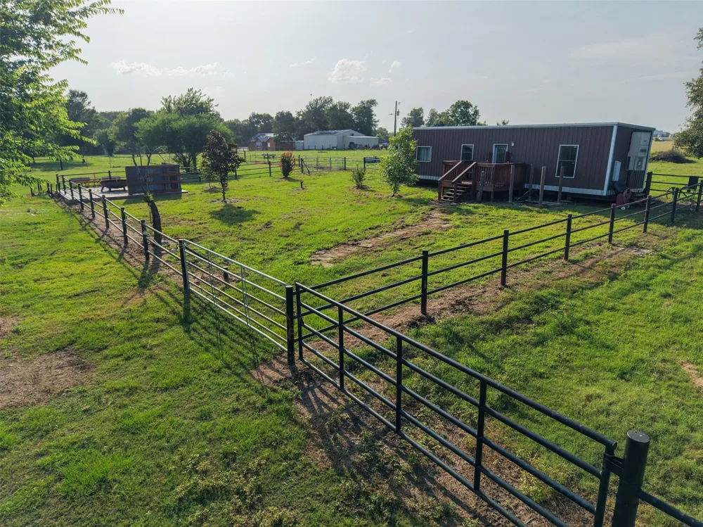 4140 Brown College Lane Washington, TX 77880