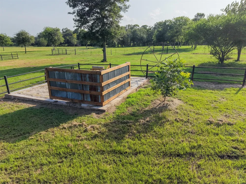 4140 Brown College Lane Washington, TX 77880