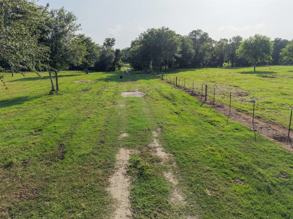 4140 Brown College Lane Washington, TX 77880
