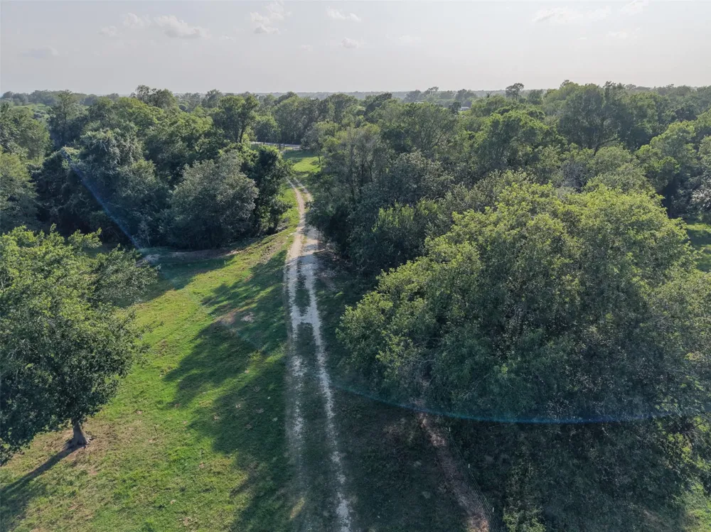 4140 Brown College Lane Washington, TX 77880