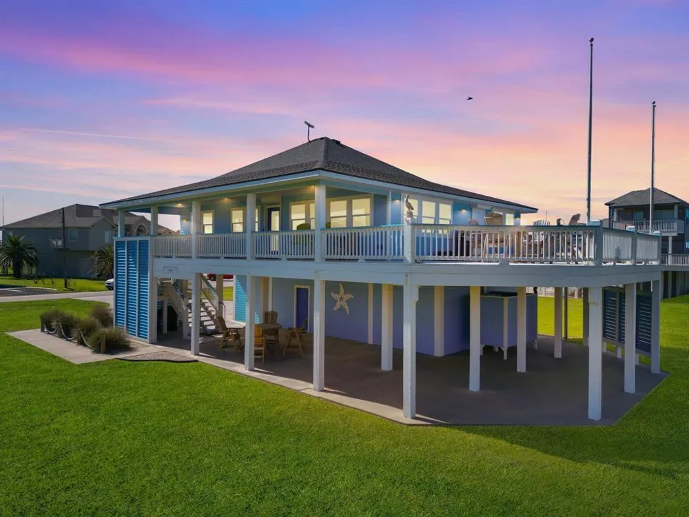 808 Pinata Drive Crystal Beach, TX 77650