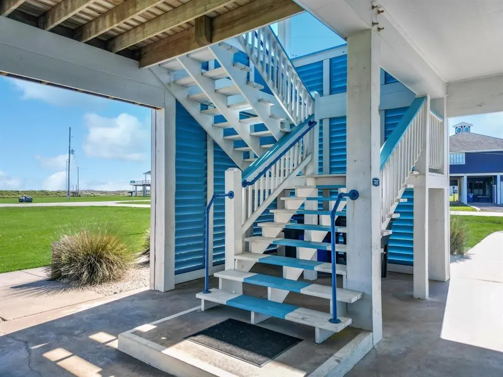 808 Pinata Drive Crystal Beach, TX 77650
