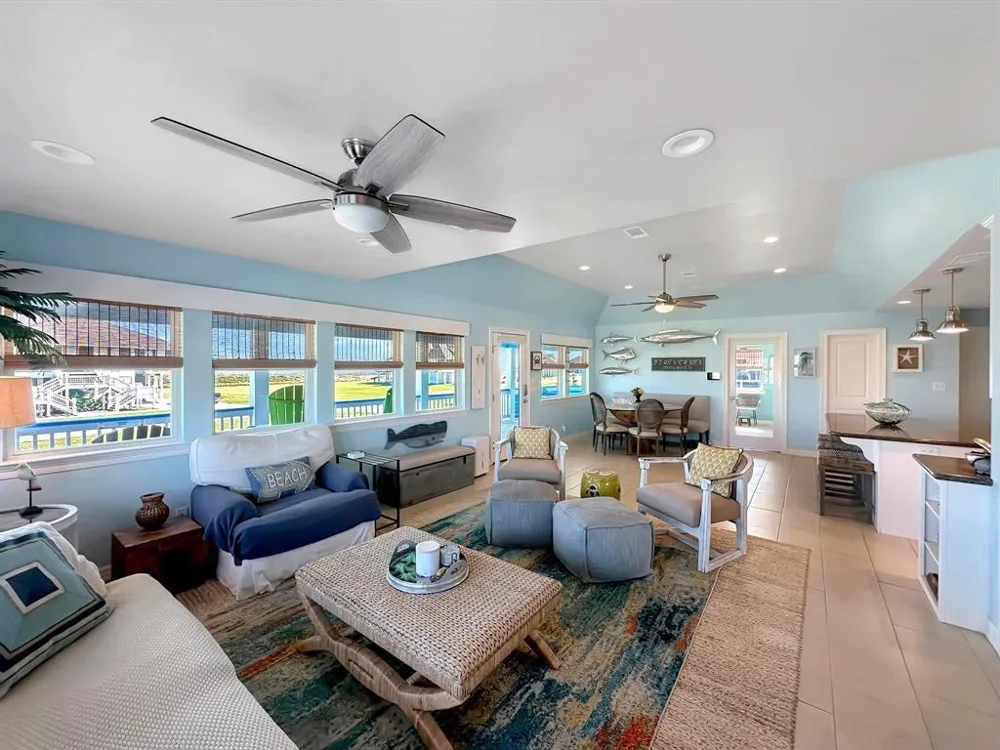 808 Pinata Drive Crystal Beach, TX 77650