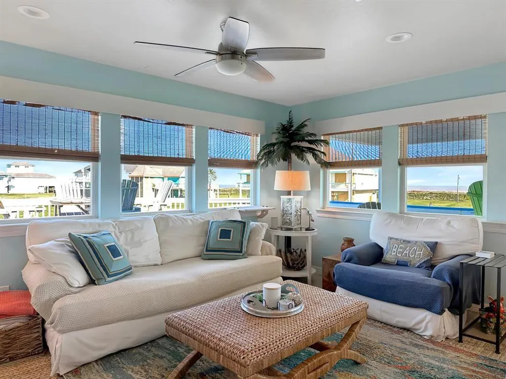 808 Pinata Drive Crystal Beach, TX 77650