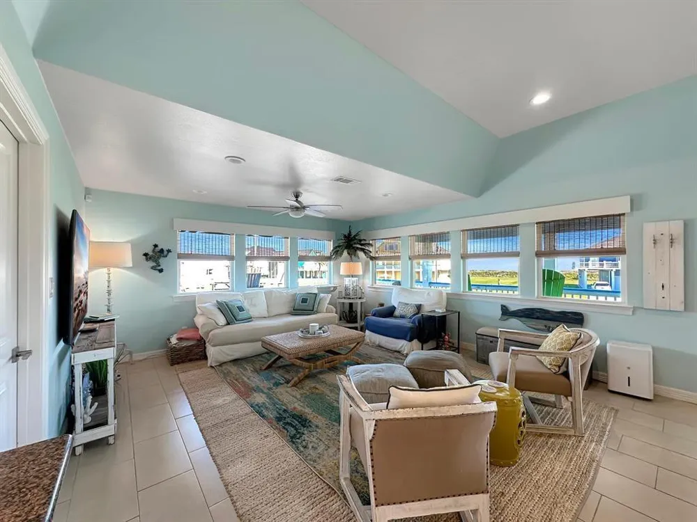 808 Pinata Drive Crystal Beach, TX 77650