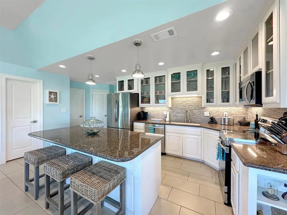 808 Pinata Drive Crystal Beach, TX 77650