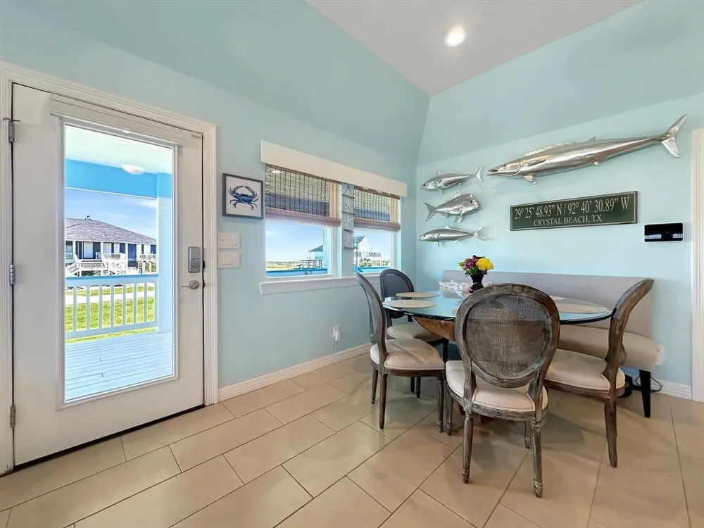 808 Pinata Drive Crystal Beach, TX 77650
