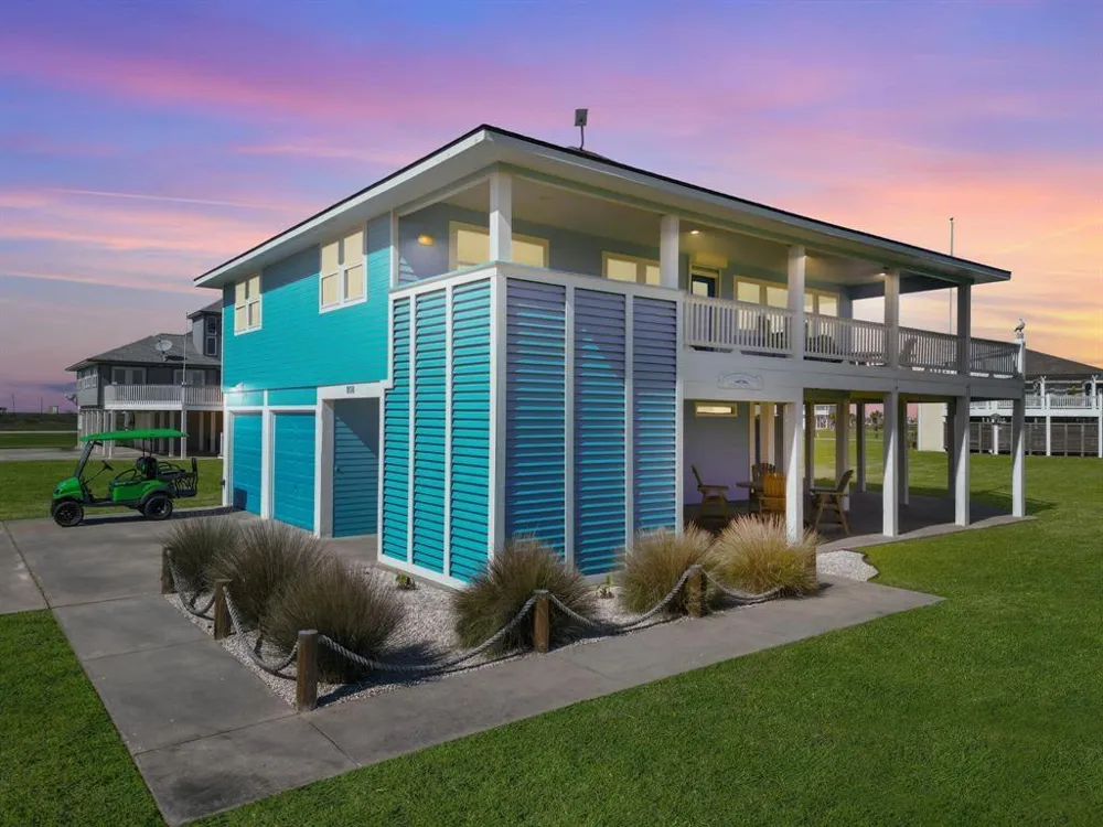 808 Pinata Drive Crystal Beach, TX 77650